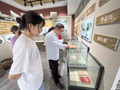 beat365vip官网登录入口建筑学院开展暑期“三下乡” ，乡村文化墙调研及优化提升设计活动